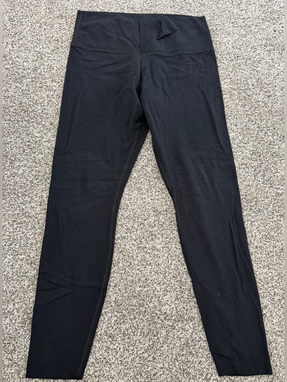 Nike black dri-fit leggings size L. Pilling in high leg area. #activewear #nike